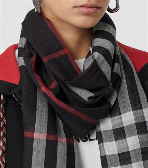 burberry scarf no 404582|Burberry reversible check wool scarf.